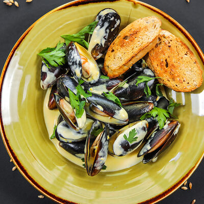 1/2 мидии с томатами и оливками в Rast Pub по цене 590 ₽