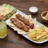 Шашлычок на тарелке в Doner & Pizza