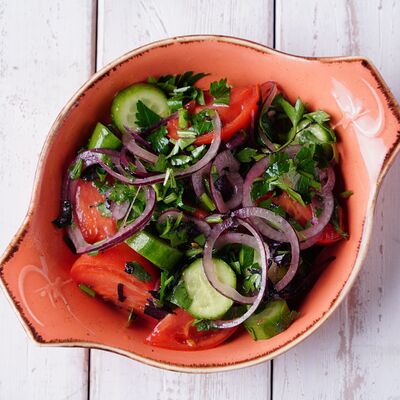 Салат по-грузинскив Кафе Хинкальная по цене 550 ₽