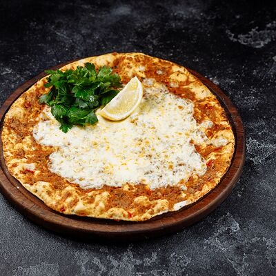 Лахмаджун с сыром в Таксиммайдан по цене 1150 ₽