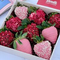 Клубника в шоколаде Pink S в Sweets