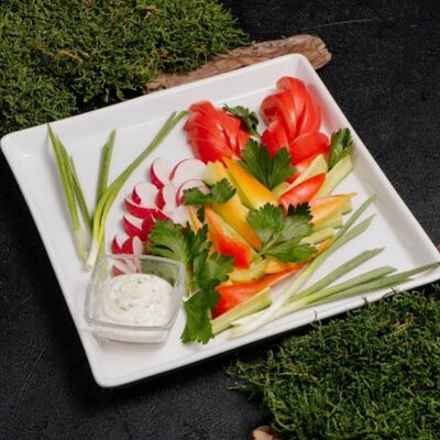 Овощное плато с соусом ранч в Реконструкция по цене 550 ₽