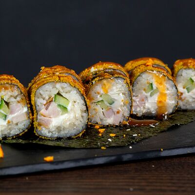 Темпура ролл с курицей в Vazzabi по цене 550 ₽