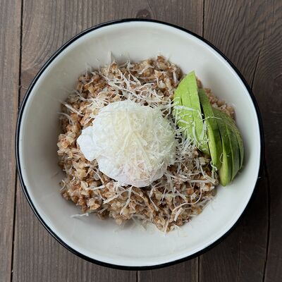 Гречотто с авокадо и яйцом пашот в Культурный код по цене 760 ₽