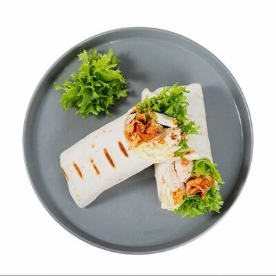 Ролл с курицей и хрустящим беконом в Азбука Вкуса Экспресс Меню по цене 258 ₽