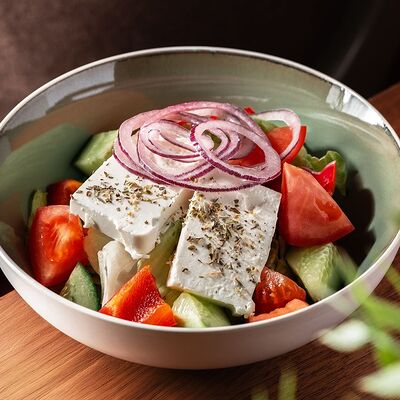 Салат Греческий в Густо & Пряно по цене 548 ₽