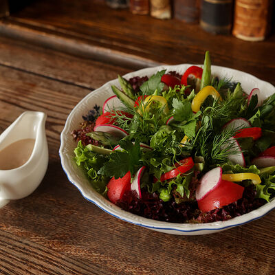 Гранд салат из овощей с морской заправкой в Кафе Пушкинъ по цене 1840 ₽