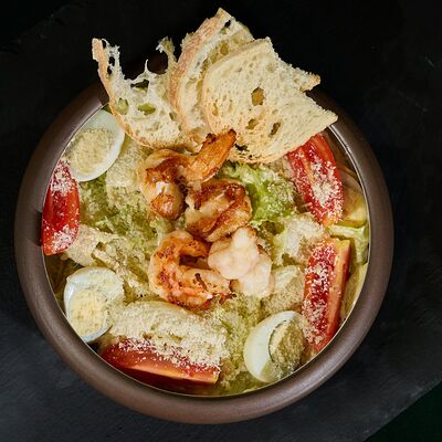 Салат Цезарь с креветкой в Solar Coffee по цене 390 ₽