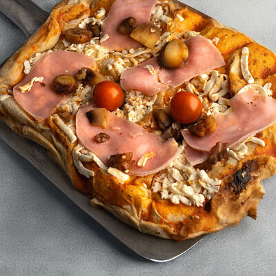 Пицца Маргарита в Мангал мастер по цене 1200 ₽