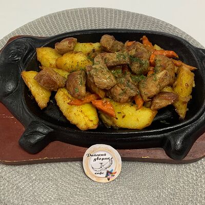 Сковородка со свининой в Райский дворик по цене 450 ₽