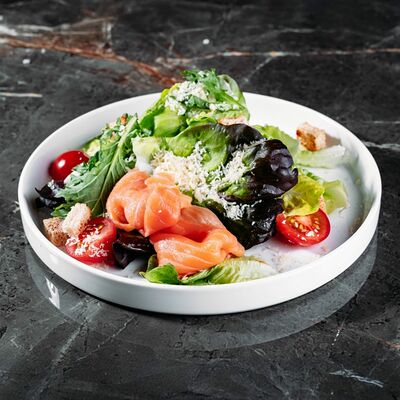 Цезарь с копченым лососем в 4Yoou по цене 605 ₽