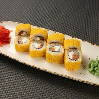 Ролл с копченым лососем в YUMMY