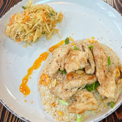Рис, жаренный с курицей в тайском стиле в Bao Bao Лапша по цене 630 ₽