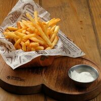 Бельгийский картофель фри с трюфельным майонезом в Brasserie Kriek