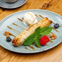 Яблочный штрудель в Лари