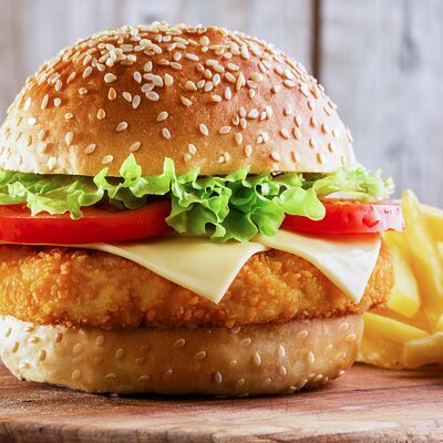 Биг чикен с картошкой фри в Corn dog dagestan по цене 550 ₽