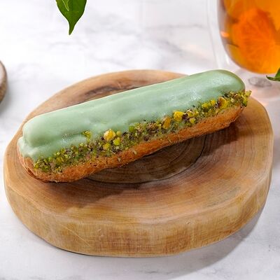 Эклер фисташковый в Петрушка по цене 240 ₽