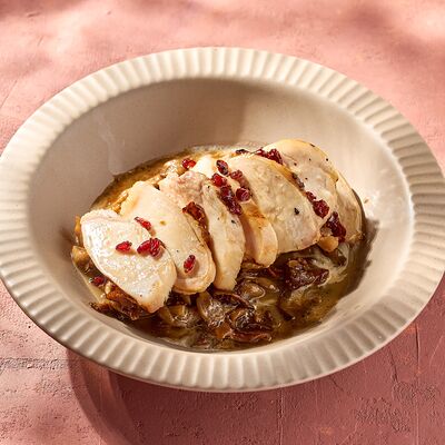 Куриная грудка с барбарисовым жу в KITCHEN по цене 550 ₽