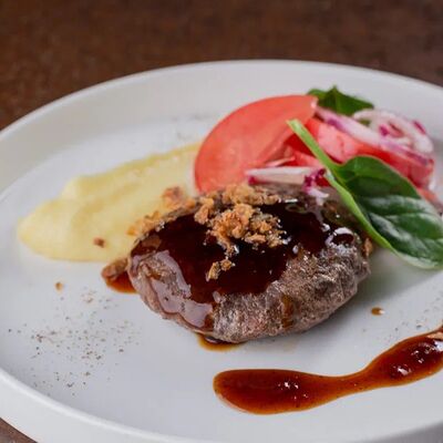 Бифштекс с пюре и томатами в Траттория для друзей по цене 740 ₽