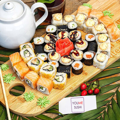 Сет Делюкс в YouMeSushi по цене 1890 ₽