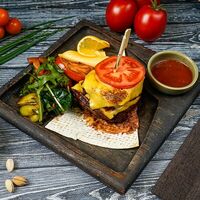 Стейк с помидором и сыром в КАФЕ ВЕСНА