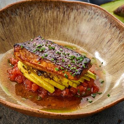 Палтус с томатами и авокадо в MANANA по цене 990