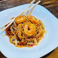 Вок с креветкой в Craft Lab Cafe