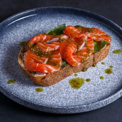 Брускетта с лососемв Мясоедовская по цене 1100 ₽
