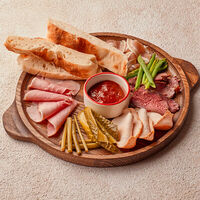 Мясные специалитетыв Хачапури Выпечка и Вино