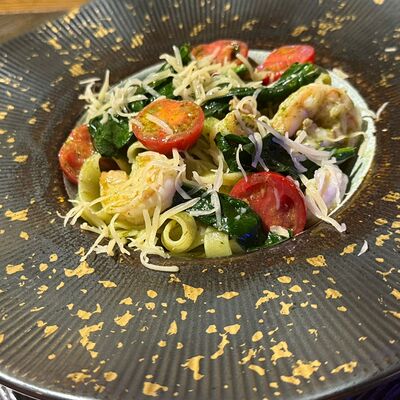 Цезарь с морепродуктами в Пицца на дровах по цене 935 ₽