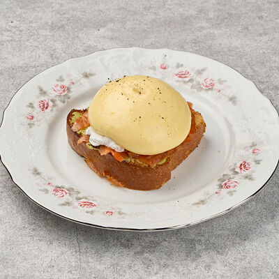 Яйцо Бенедикт с форелью на бриоши в Bist по цене 890 ₽