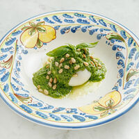 Буррата с соусом пестов Marso Polo