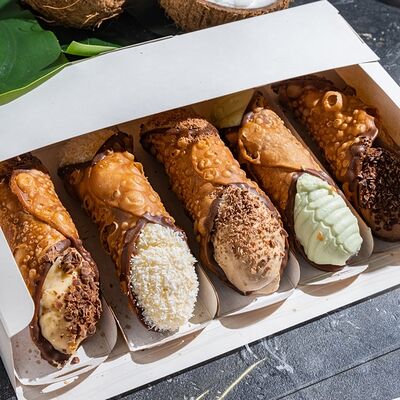 Набор пирожных Take the Cannoli в O'cannoli по цене 1790 ₽