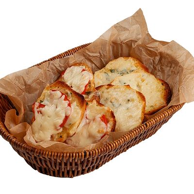 Чесночный хлеб с начинкой в Пинта по цене 1490 ₸