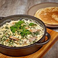 Сковородка с мачанкой и пышными блинами в Тимохин двор