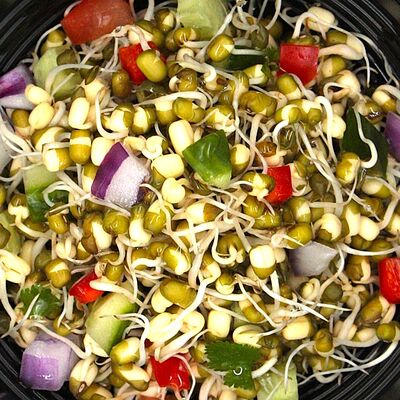 Ростки моонг даала в индийском стилев Ashokas Индийская кухня по цене 300 ₽