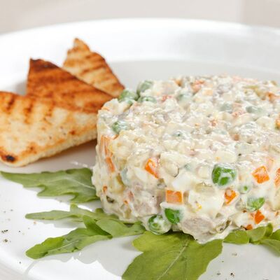 Домашний салат с куриным филе в La Terrasse по цене 370 ₽