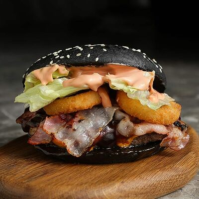Бургер Беконатор в FRIENDLOUNGE по цене 640 ₽