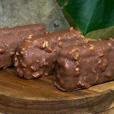 Творожный сырок «Сникерс» в По кофе по цене 390 ₽