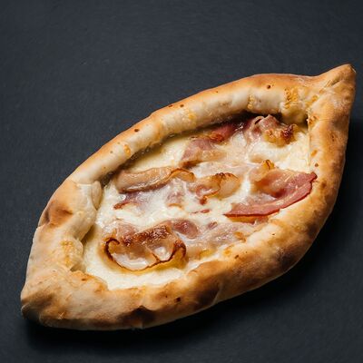 Хачапури по-аджарски с беконом в ТВИШИ по цене 780 ₽