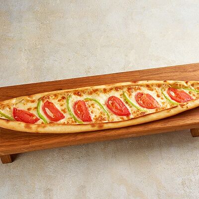 Пиде с сыром и томатами в Pera по цене 600 ₽