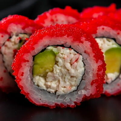 Калифорния с авокадо и крабом в Sushi7 по цене 722 ₽