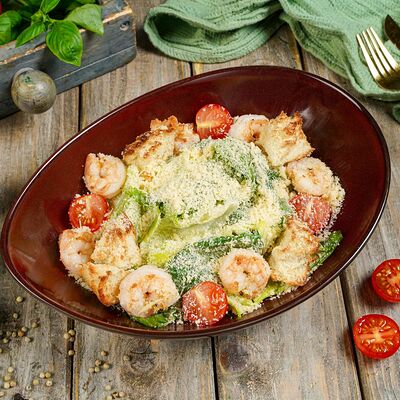 Салат цезарь с креветкой в Море лосося по цене 950 ₽