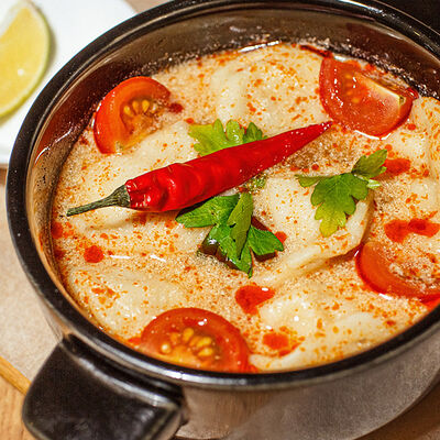 Пельмени куриные в соусе том ям в Кафе Наше Место по цене 470 ₽