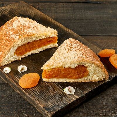 Пирог с абрикосом в Люди Любят по цене 93 ₽