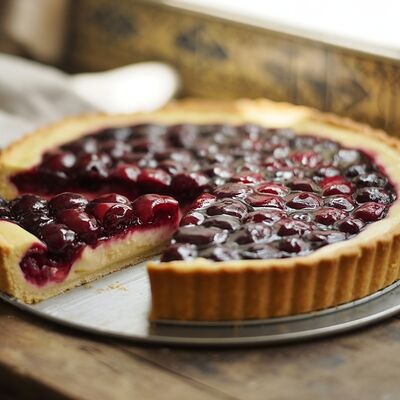 Вишневый пирог с заварным кремом в Фабрика-кухня ex. The Black Door по цене 12 р.