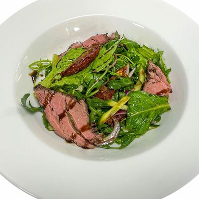 Салат с ростбифом в Мегаполис по цене 650 ₽