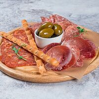 Ассорти колбас с гриссини в Studio 46