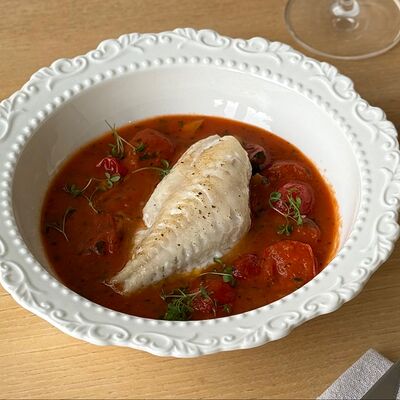 Окунь морской с томатным соусом в Matilda по цене 880 ₽