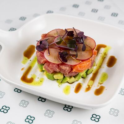 Тартар с лососем и тунцом в Selfish по цене 1050 ₽